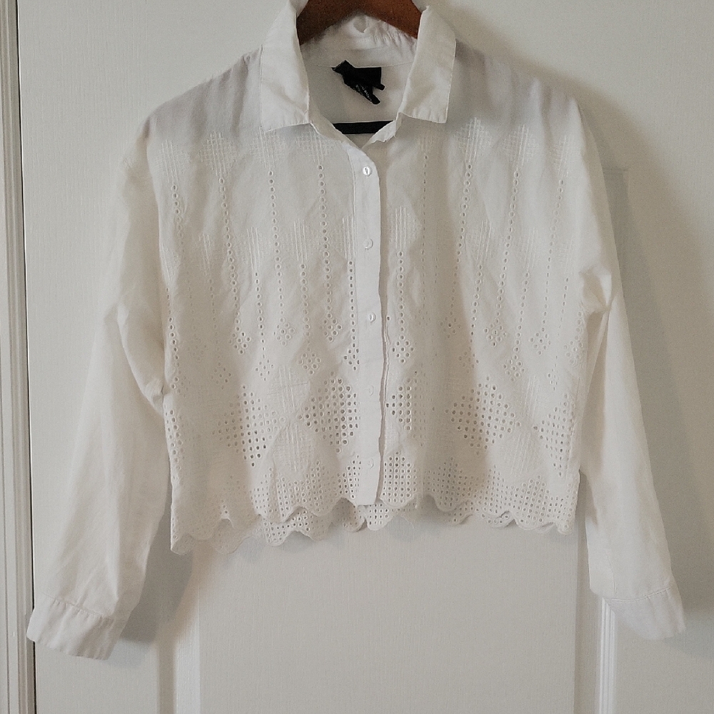 LIV Los Angeles White Eyelet Cropped Button-Down Blouse Scalloped Hem Size L